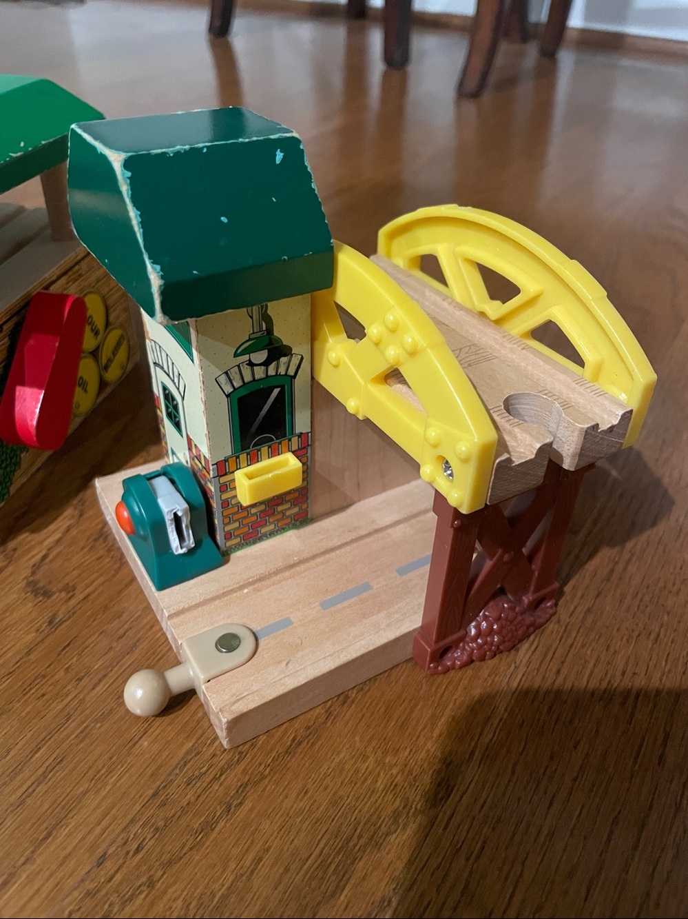 Lot of pieces Thomas the Train Wooden Railway Sodor Toll #5 & Arlesdale barrel - Picture 2 of 5